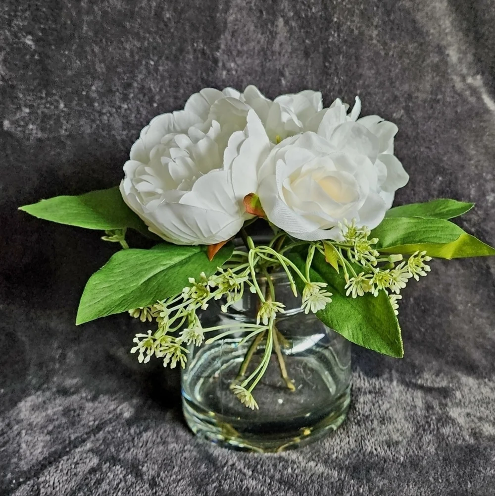 NWT spring summer white hydrangea & rose floral arrangement with glass vase, 9